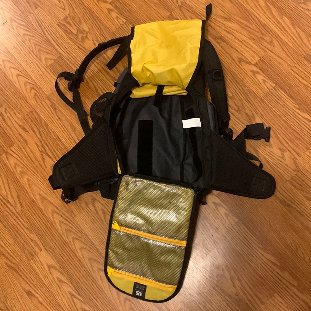 Burton Zoom Backpack-True Black F Stop 26L. Used/Like New condition. No tears.